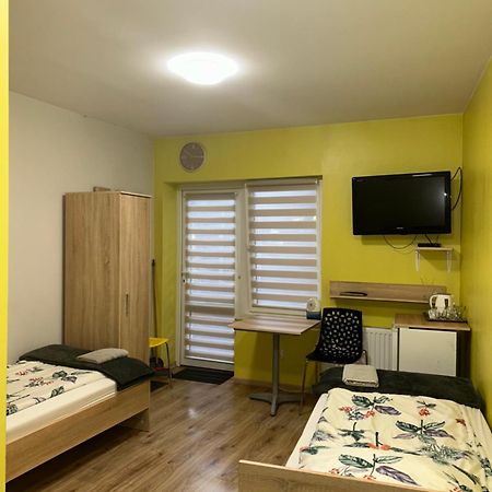 Noclegi Julia Pokoje 1-3 Parter Sniadanie Kontynentalne Kielce Exterior foto