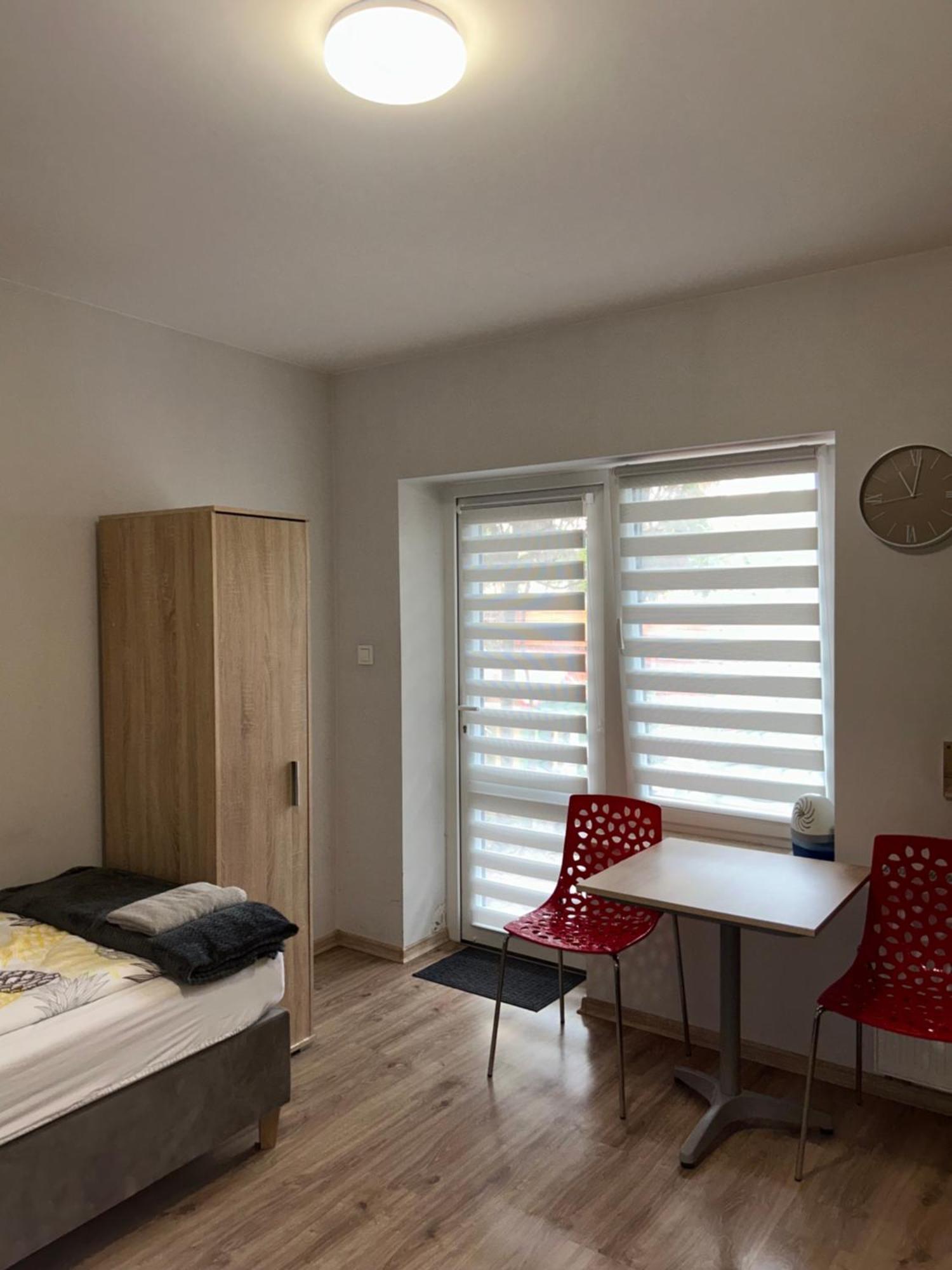 Noclegi Julia Pokoje 1-3 Parter Sniadanie Kontynentalne Kielce Exterior foto