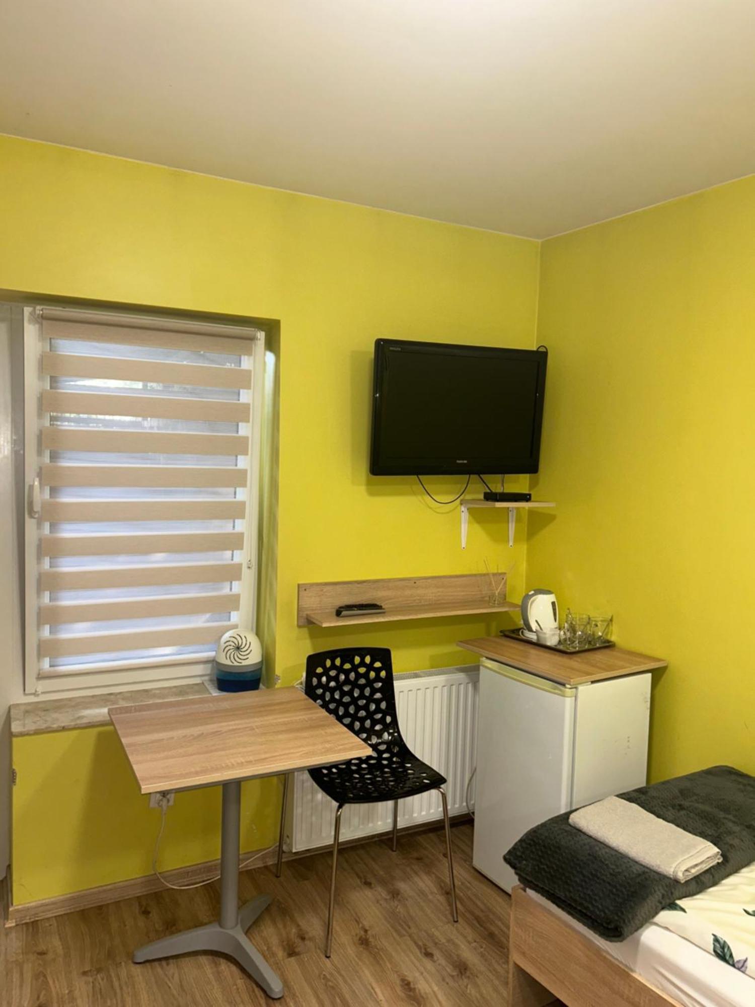 Noclegi Julia Pokoje 1-3 Parter Sniadanie Kontynentalne Kielce Exterior foto