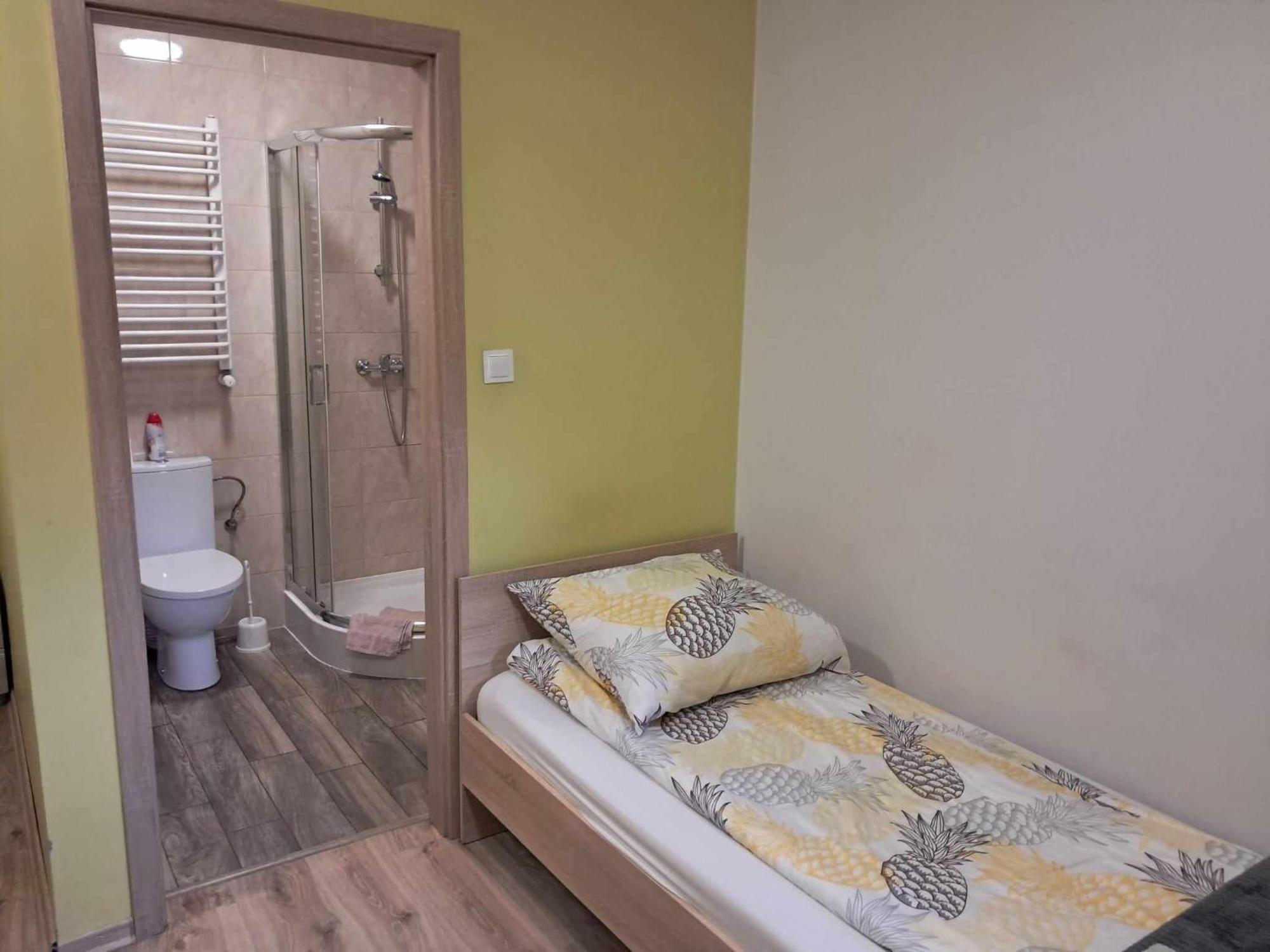 Noclegi Julia Pokoje 1-3 Parter Sniadanie Kontynentalne Kielce Exterior foto